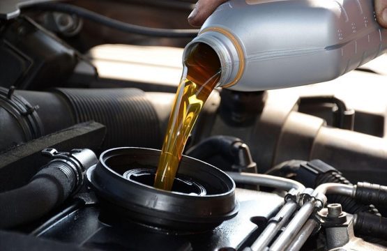nên bảo dưỡng xe ô tô Ở Hãng Hay Gara Ngoài