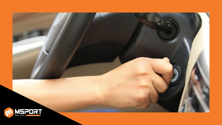 Nổ máy nhẹ và bật đèn xe trong lúc cúng mang ý nghĩa đánh thức "sinh khí" của chiếc xe
