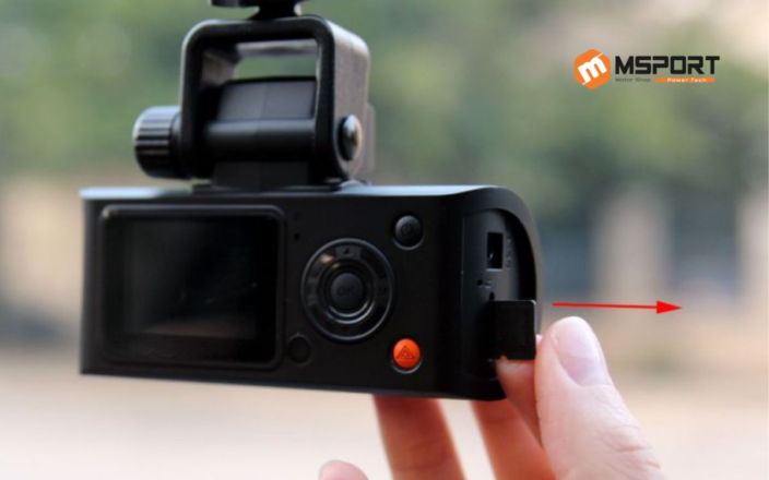 Hướng dẫn tháo và lắp thẻ nhớ vào camera hành trình chuẩn kỹ thuật