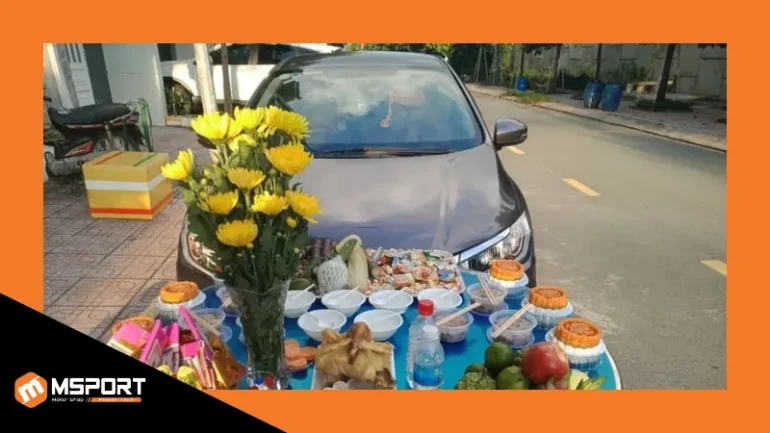 Cúng xe ô tô là nghi lễ thường được thực hiện khi mua xe mới