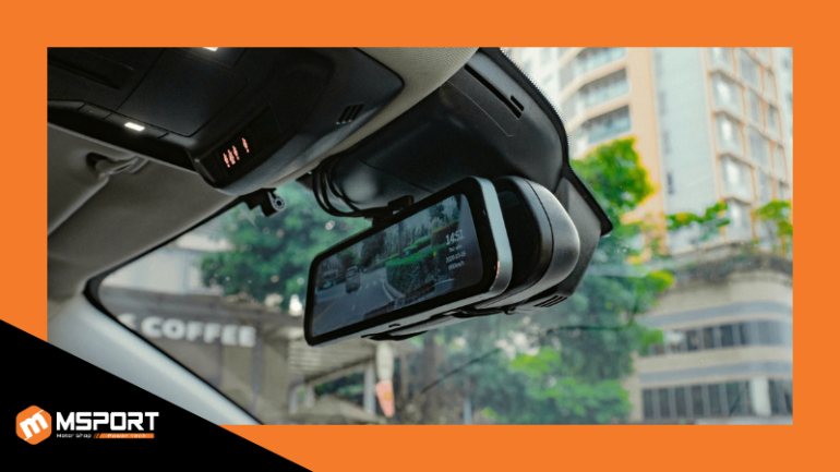 Nên đổi sang camera gương khi kính hậu bị che thường xuyên